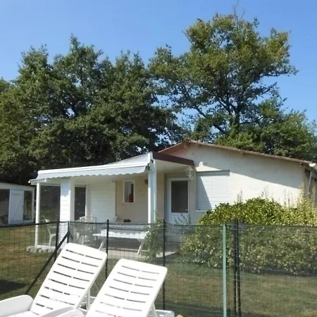 House Les Ecureuils 7 펜션 *
